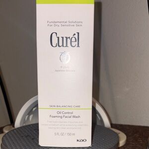 Oil Control Foaming Facial Wash - White